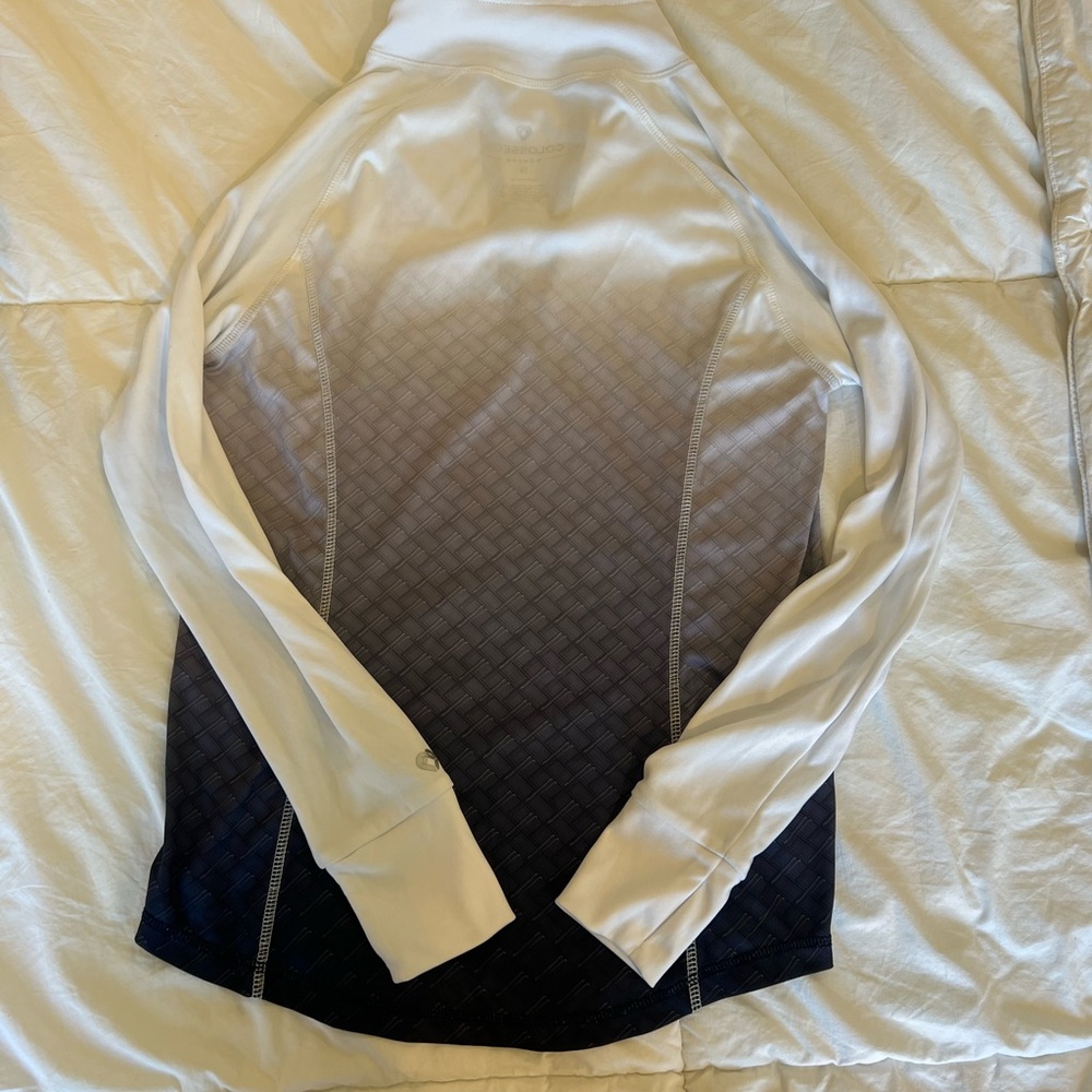 Colosseum Gradient White and Black Pullover - Picture 4 of 4